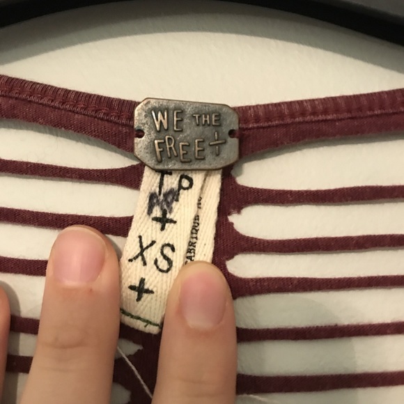 maroon cut out cap sleeve top - Picture 2 of 4